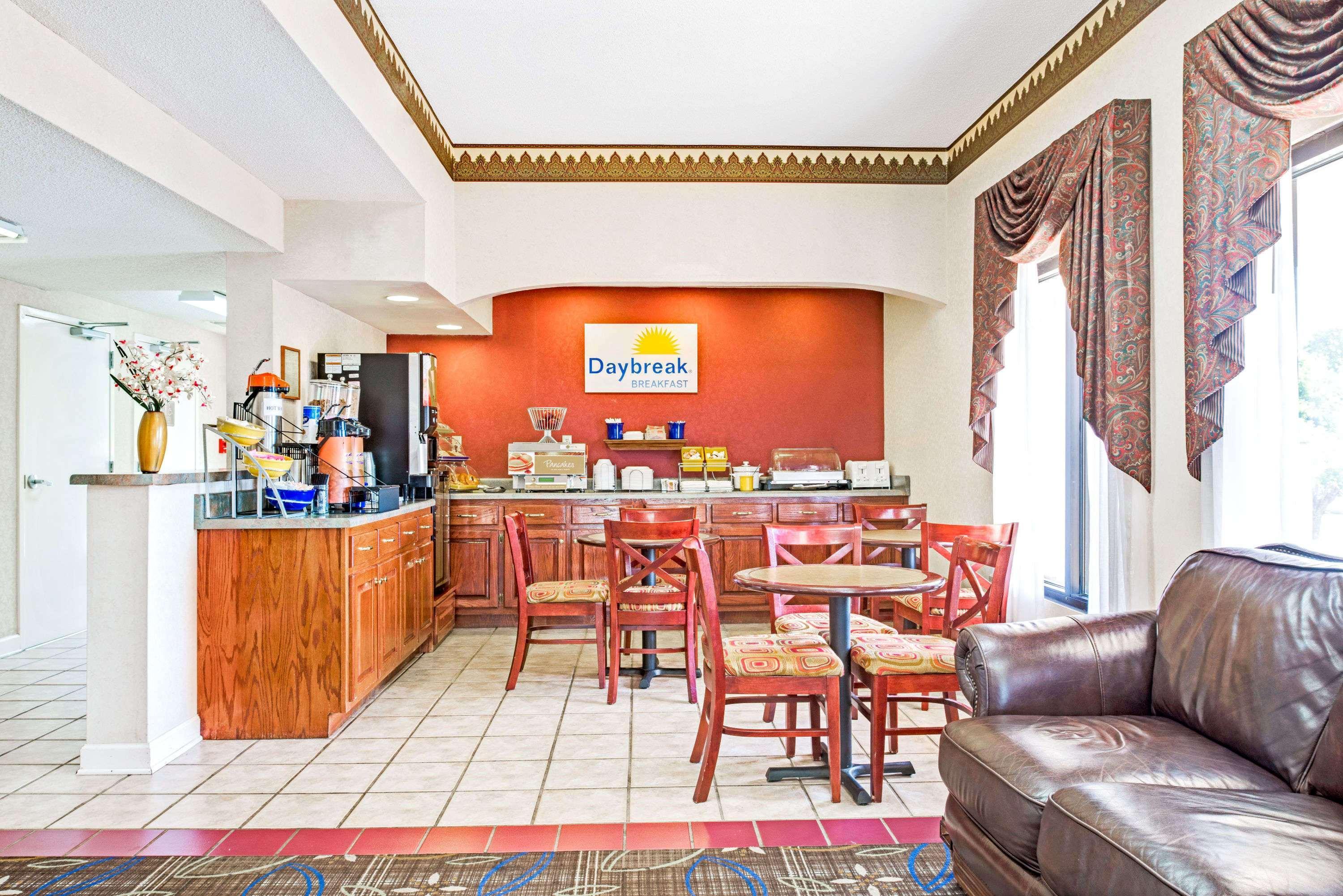 Days Inn By Wyndham Covington Exterior foto